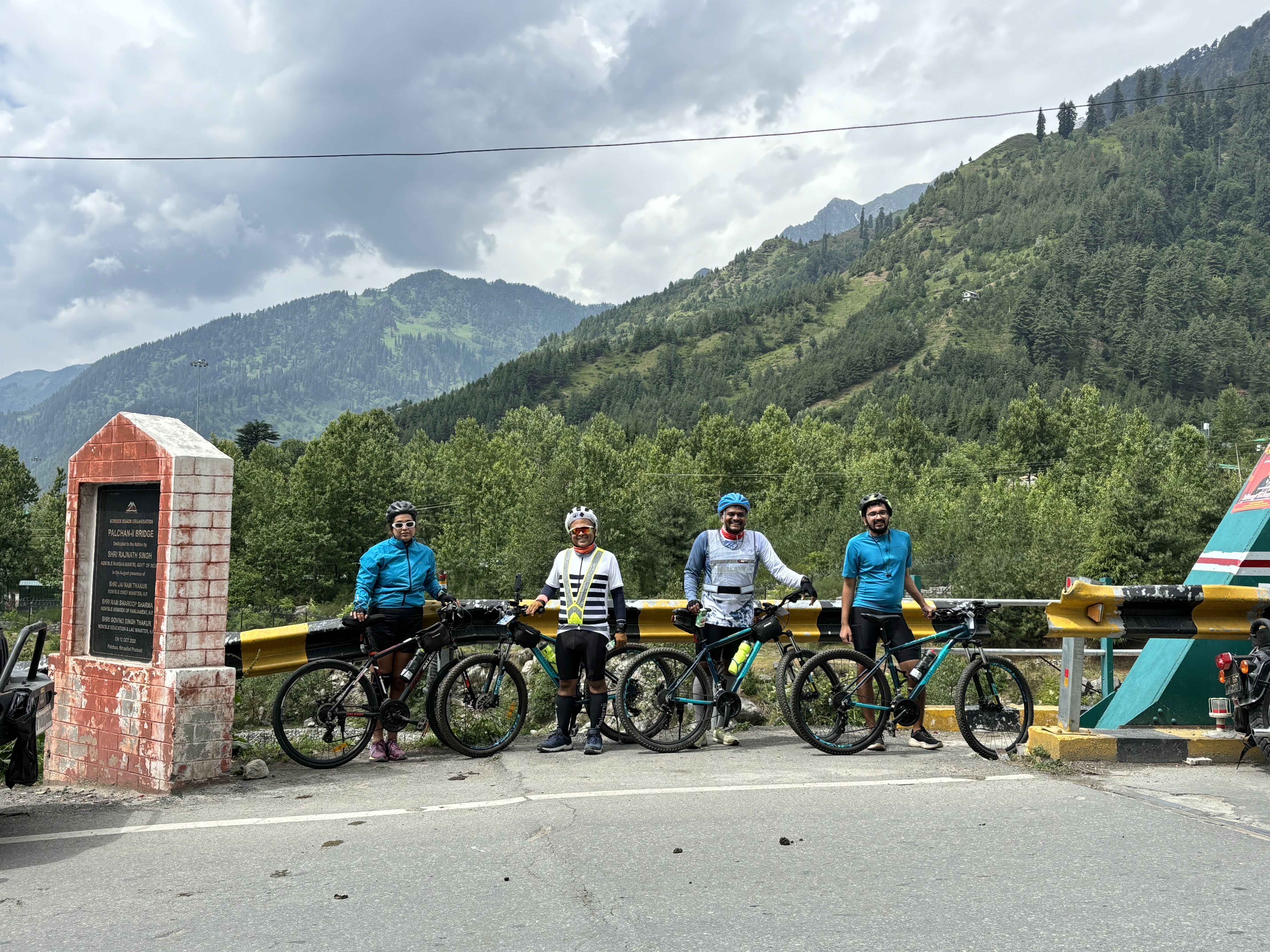 Manali - Leh Khardungla Pro Cycling Expedition