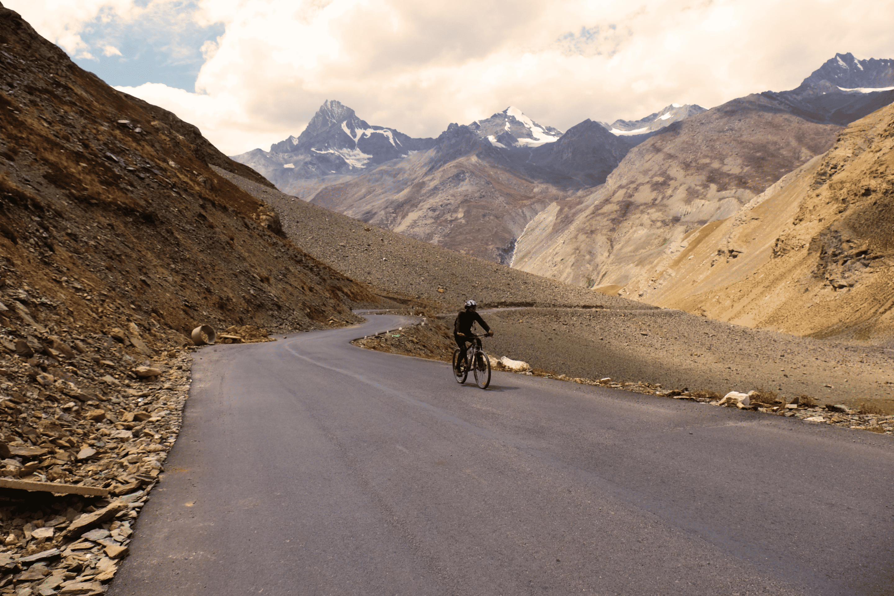 Umling La Pass Cycling Expedition